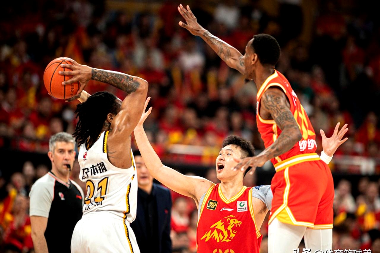 球队备战关键比赛,全队精神状态高涨的简单介绍 球队备战关键比赛,全队精神状态高涨的简单介绍