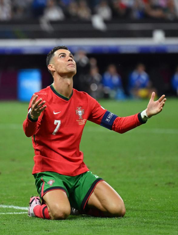 包含卢卡库破门，比利时战胜葡萄牙晋级欧洲联赛半决赛的词条