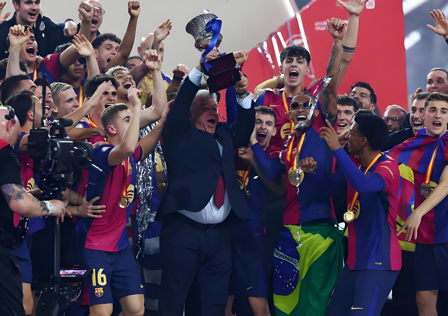 巴萨遭遇惨败，皇马稳坐榜首的简单介绍