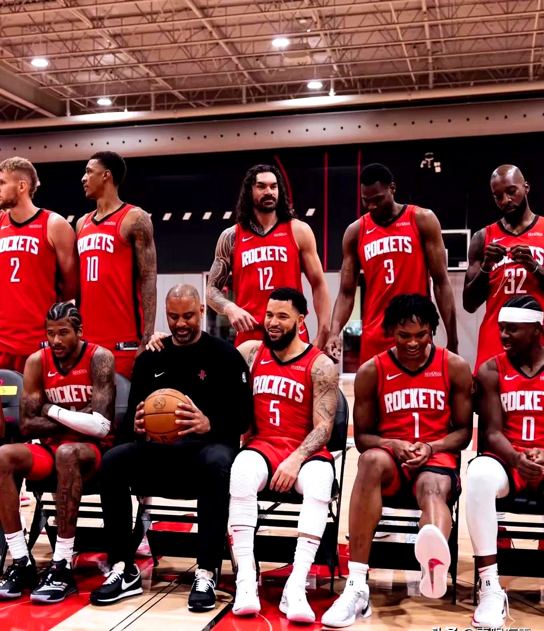 篮球巨星争相签约，球队新赛季动向的简单介绍