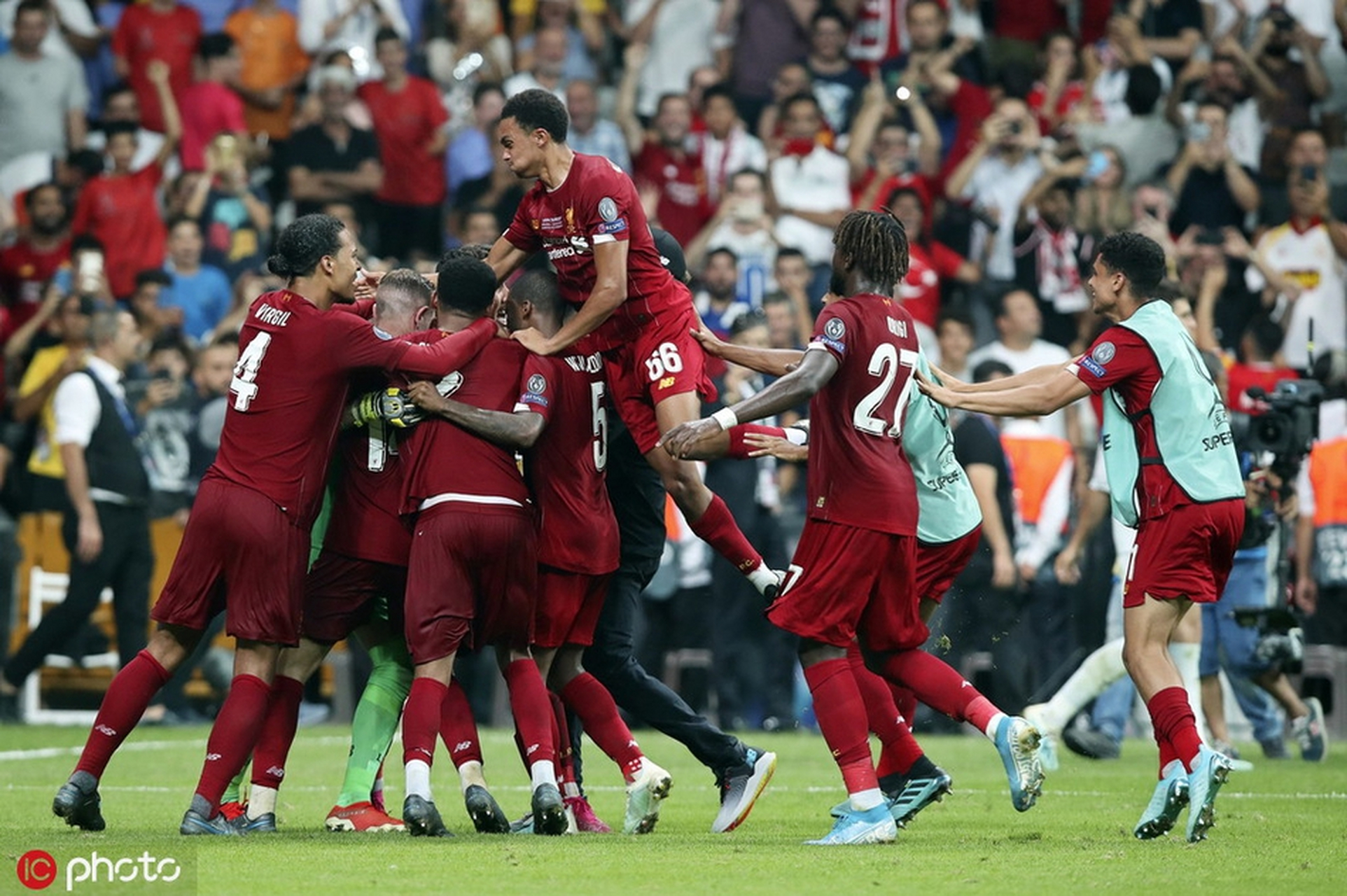 包含激烈战斗！球队争夺胜利之路的词条