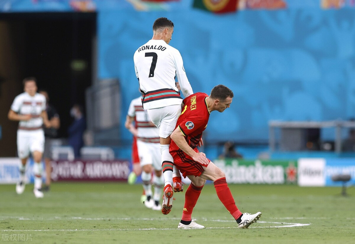 葡萄牙翻盘希腊，库尔图瓦带队取胜的简单介绍