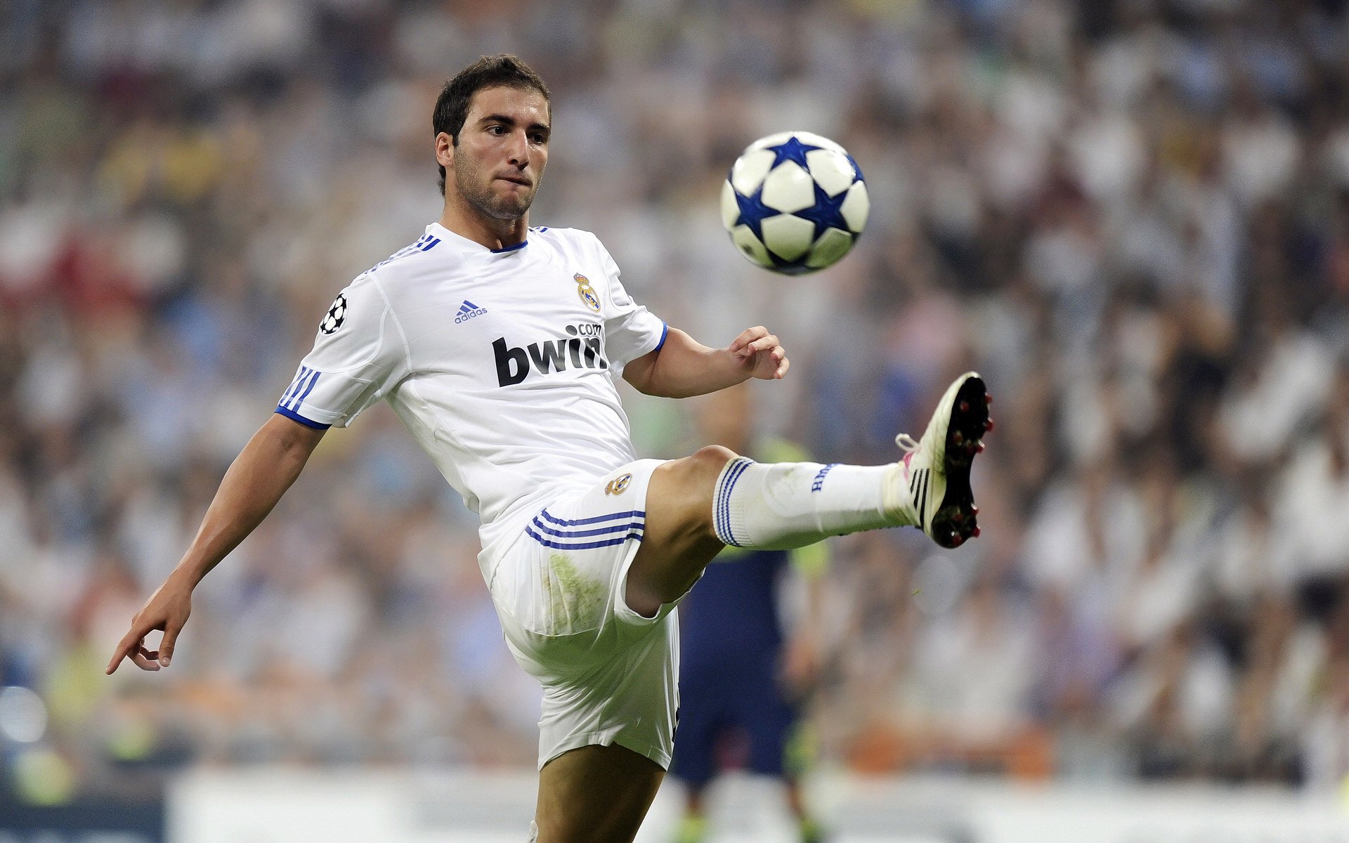 奇迹之名，迪马利亚欧冠半决赛接管比赛，AC米兰逆转几内亚背后的隐喻与荣光