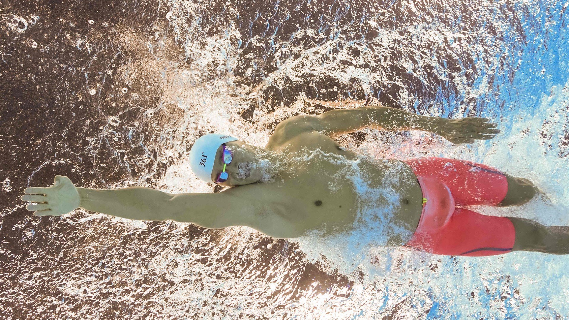 门迪扛起全队,里昂鏖战德国的铁血史诗